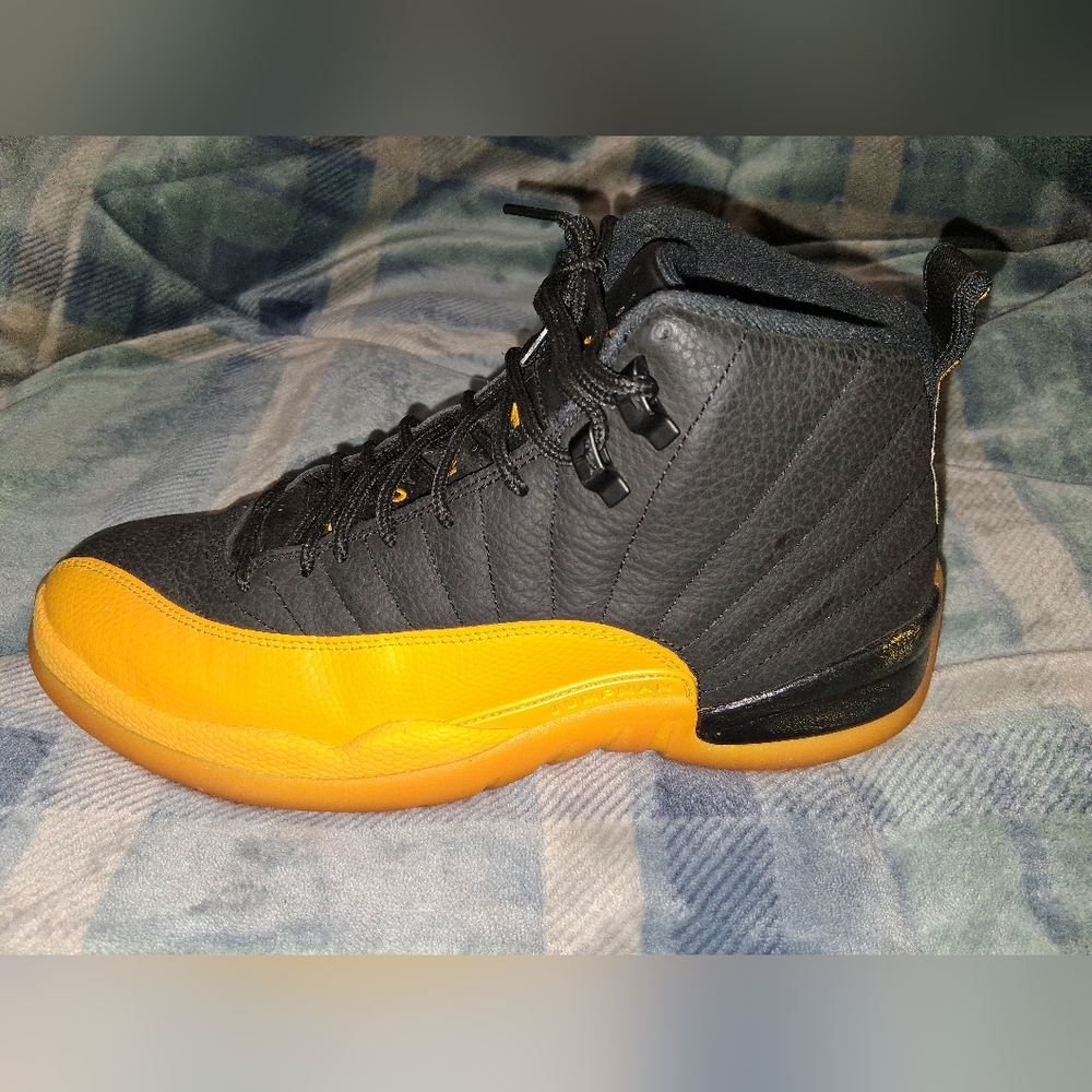 Air Jordan 12 Retro "University Gold - Picture 5 of 8